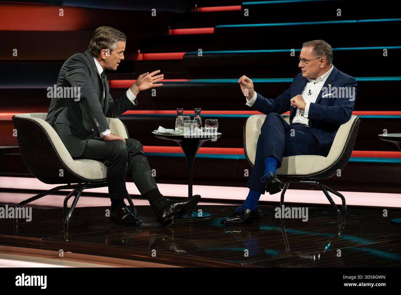 Markus Lanz li. mit Tino Chrupalla 11/25 her Markus Lanz li. Und Tino Chrupalla am 11. November 2025 in Markus Lanz , ZDF TV Fernsehen Talkshow Talkshow Talkshow Deutschland deutsch deutscher Mann Männer Politik Politiker Co-Vorsitzender Parteivorsitzender AfD Journalist Journalismus Moderator Autor Fotografie Fotograf 2025 Stockfoto