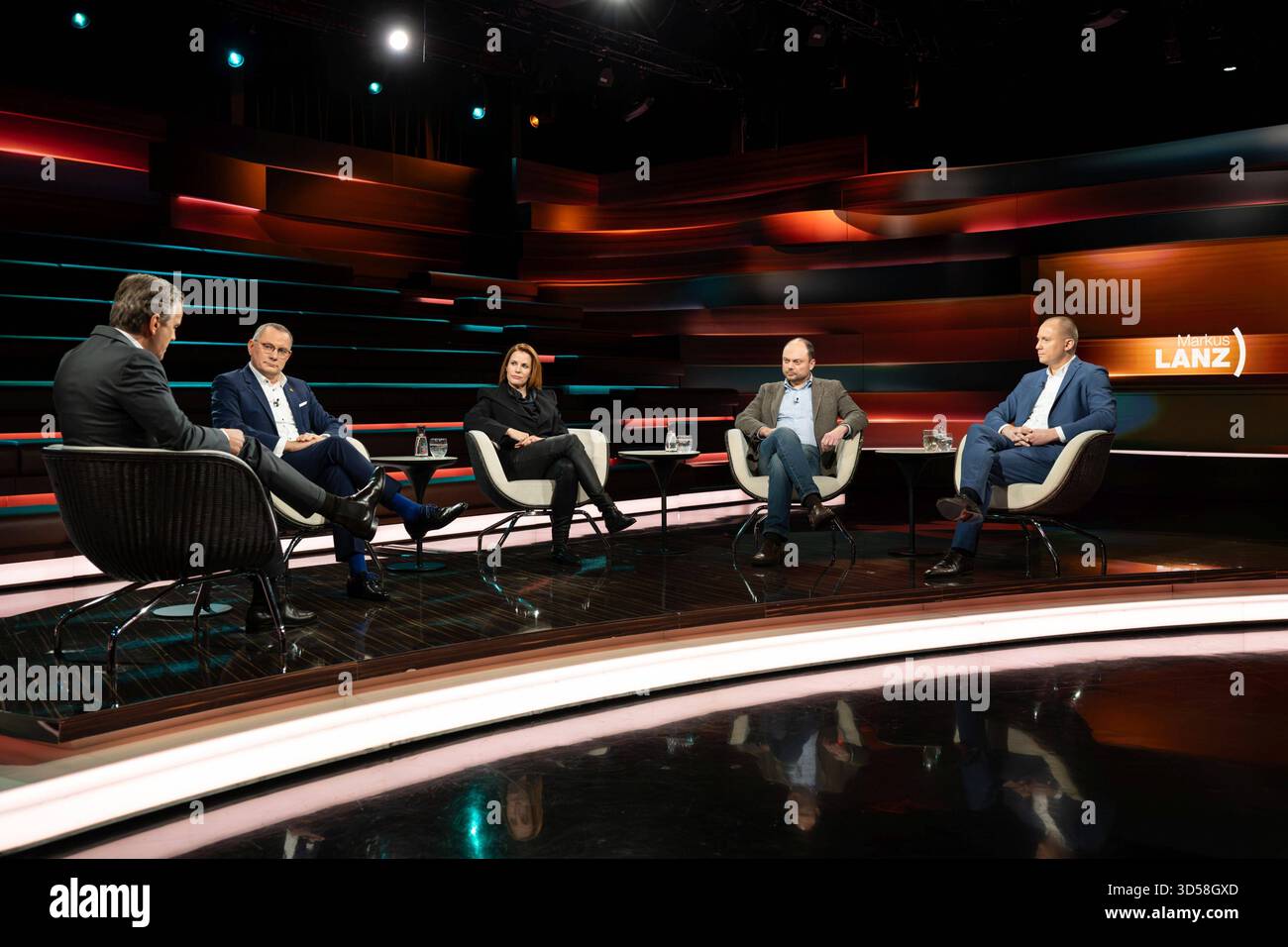 Talkrunde bei Markus Lanz , ZDF 11/25 her Markus Lanz, Tino Chrupalla, Florence Gaub, Wladimir Kara-Mursa und Justus Bender v. li. Am 11. November 2025 in Markus Lanz , ZDF TV Fernsehen Talkshow Talkshow Talkshow Talkshow Deutschland deutsch deutscher Mann Männer Frau Politik Politiker russisch-britisch britisch russisch Co-Vorsitzende Parteivorsitzender AfD Politologin Zukunftsforscherin Politikwissenschaftlerin Sicherheitsexpertin Wissenschaftlerin Wissenschaft Journalismus Moderatorin Autor Fotografie Fotograf FAS deutsche Journalistin Gastgeberin Fotografin Autorin Stockfoto