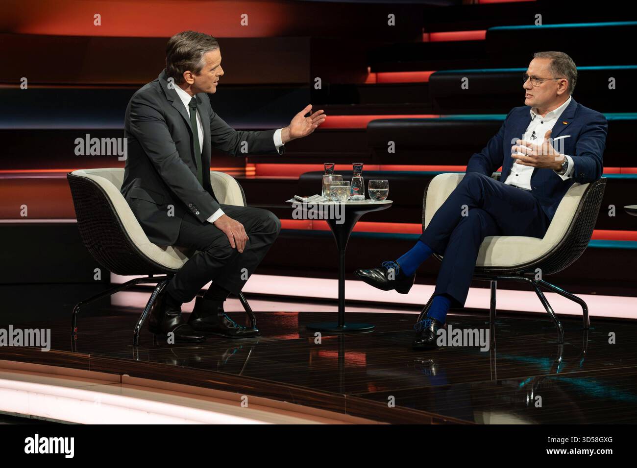 Markus Lanz li. mit Tino Chrupalla 11/25 her Markus Lanz li. Und Tino Chrupalla am 11. November 2025 in Markus Lanz , ZDF TV Fernsehen Talkshow Talkshow Talkshow Deutschland deutsch deutscher Mann Männer Politik Politiker Co-Vorsitzender Parteivorsitzender AfD Journalist Journalismus Moderator Autor Fotografie Fotograf 2025 Stockfoto