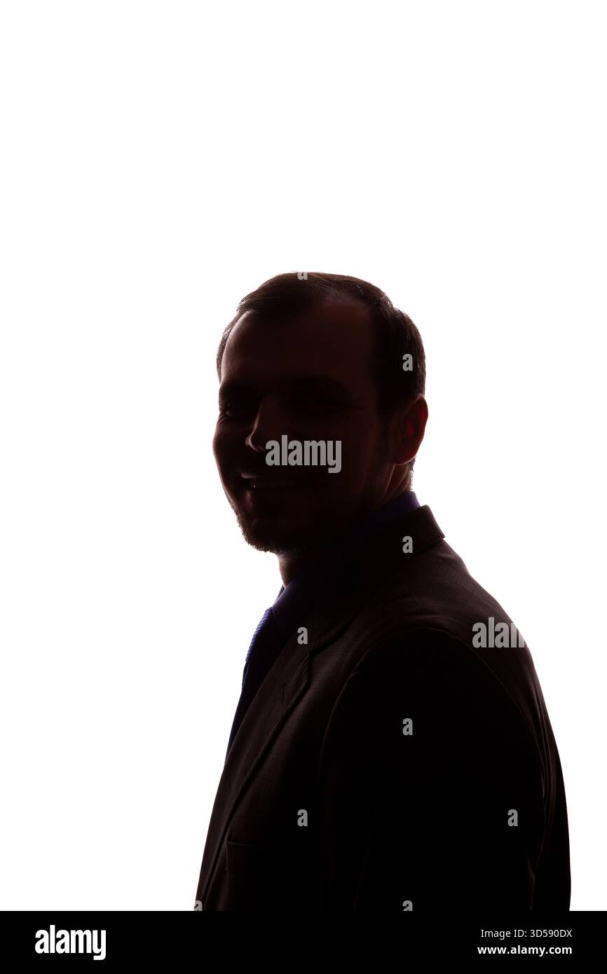 Lächelnder Mann junger unrasierter Geschäftsmann Geschäftskleidung Silhouette - auf weißem Hintergrund isolieren Stockfoto