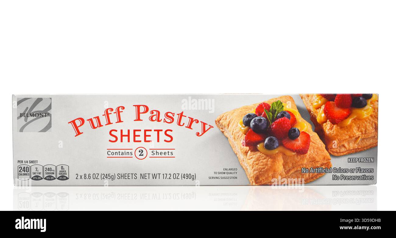 IRVINE, KALIFORNIEN - 12. November 2025: Eine Schachtel Belmont Puff Gebäck Blech. Stockfoto