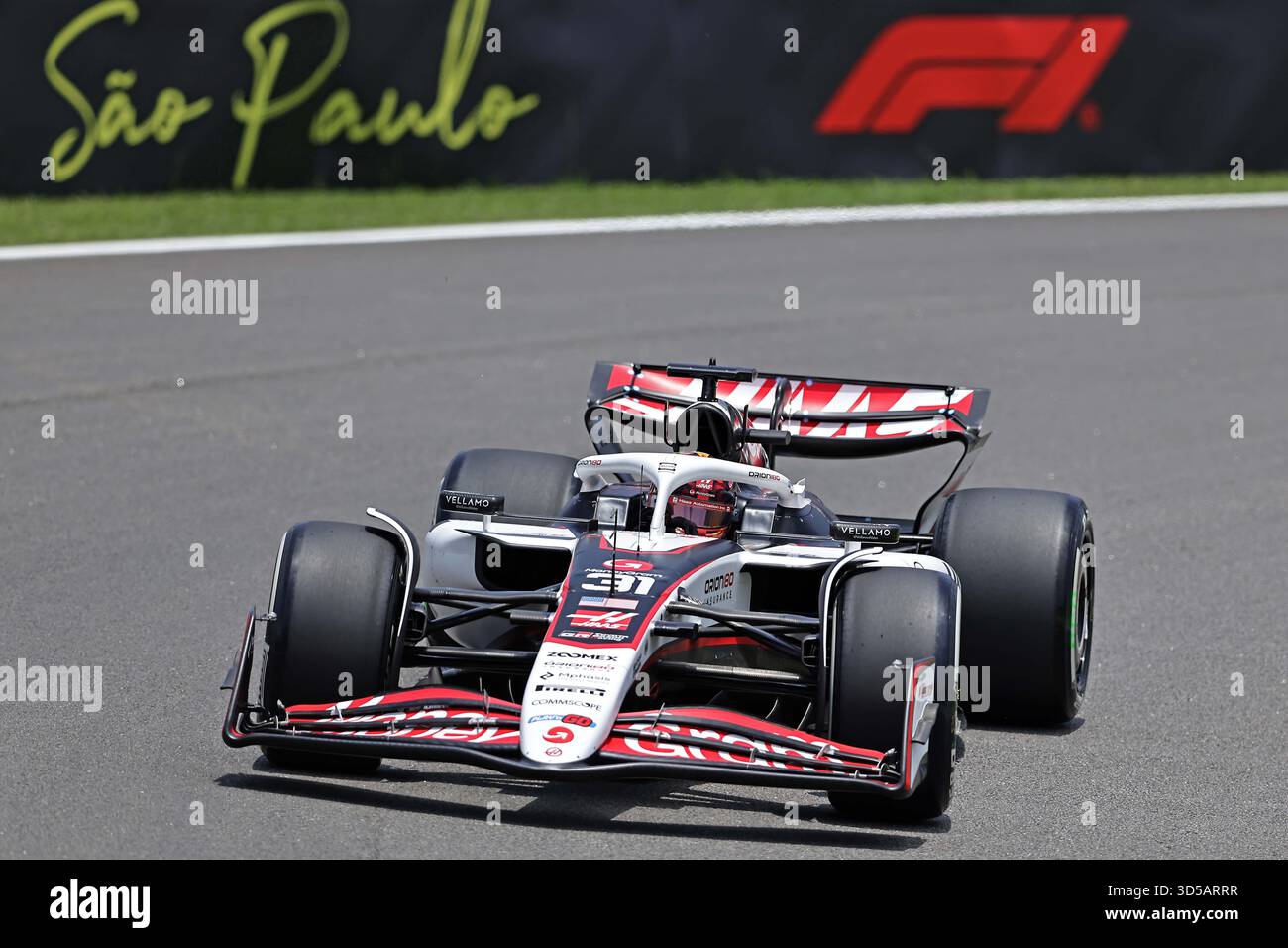 7. November 2925; Sao Paulo, Brasilien Esteban Ocon (FRA) MoneyGram Haas F1 Team VF-25 Ferrari während des freien Trainings des F1 Grand Prix von Brasilien im Autodromo Jose Carlos Pace Stockfoto