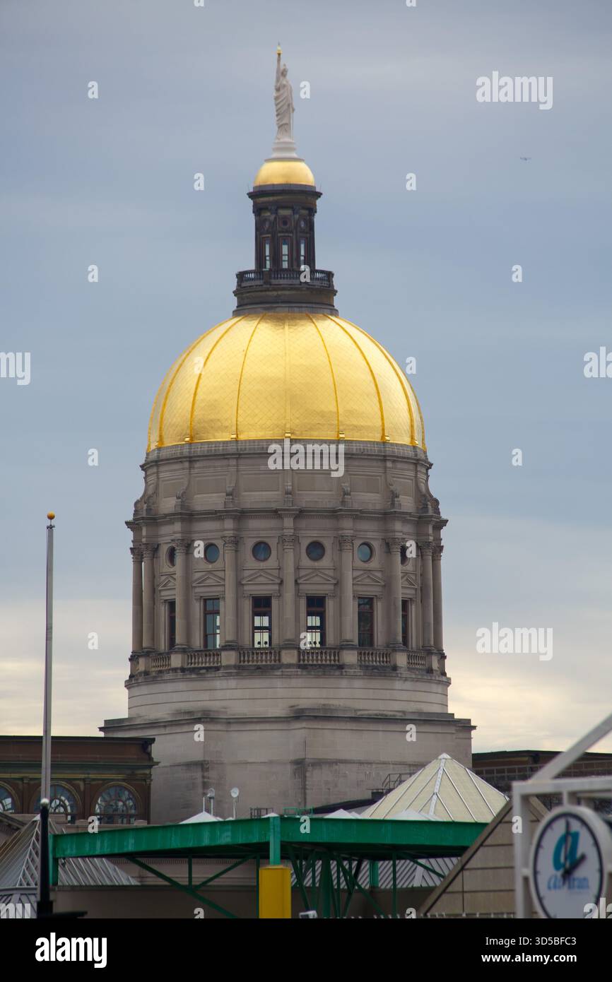 Die goldene Kuppel des Georgia State Capitol im Zentrum von Atlanta, Georgia, USA Stockfoto