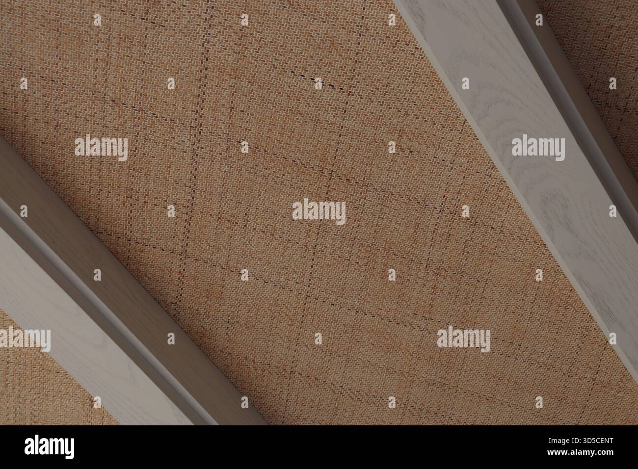 Mit Stoff bedeckte Deckenelemente mit mehrfarbigem Webmuster und Holzbalken Stockfoto