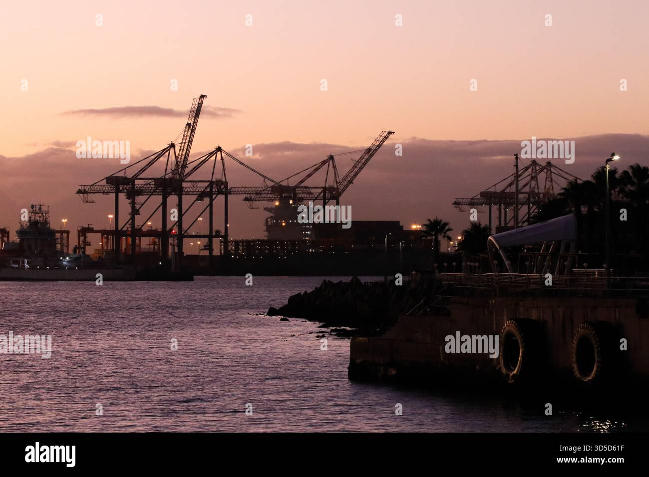 Kapstadt Commercial Shipping Docks In Dawn Stockfoto