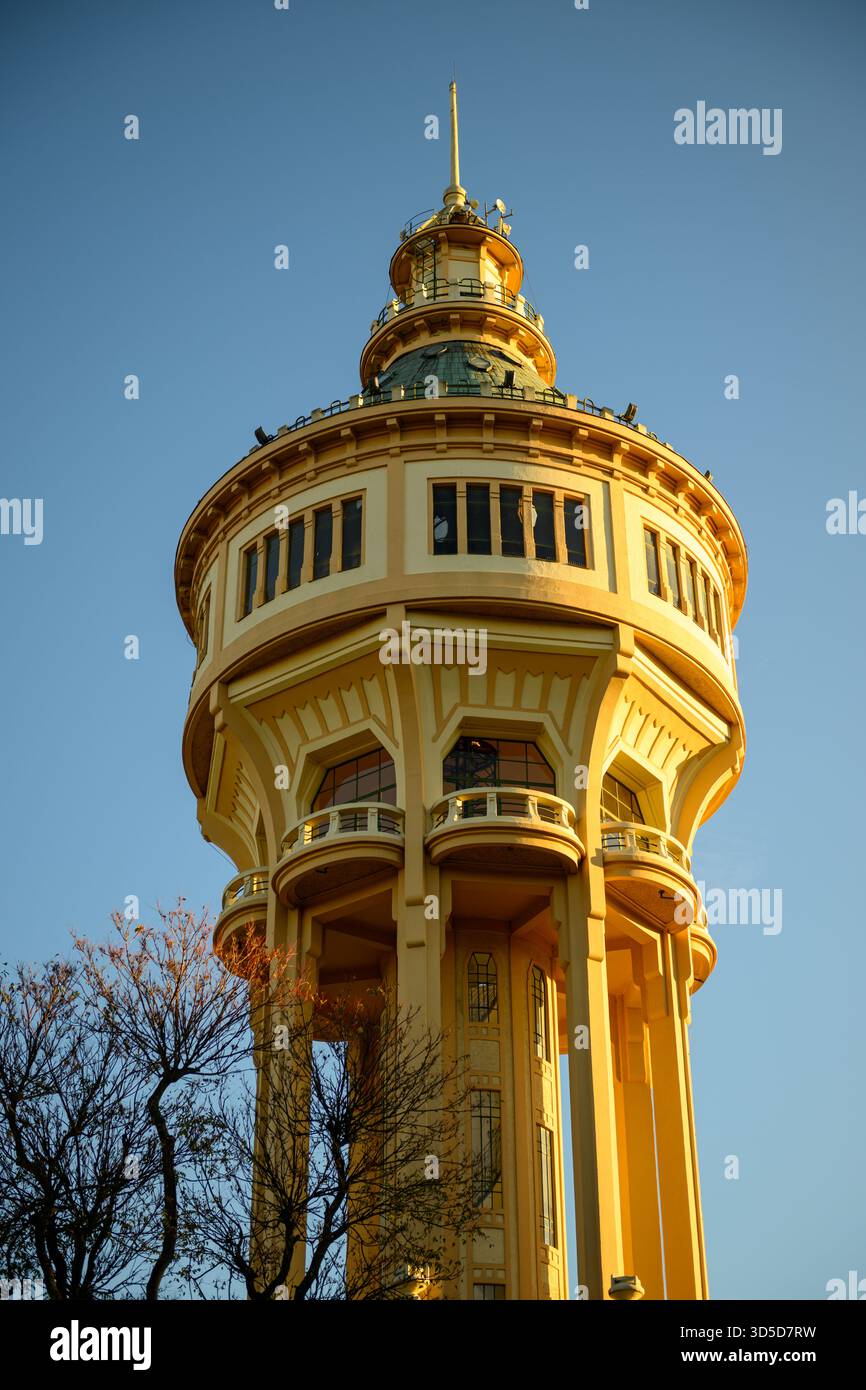 Der Margareteninsel Wasserturm an einem sonnigen Tag auf der Margiteninsel (Margareteninsel), Budapest, Ungarn Stockfoto