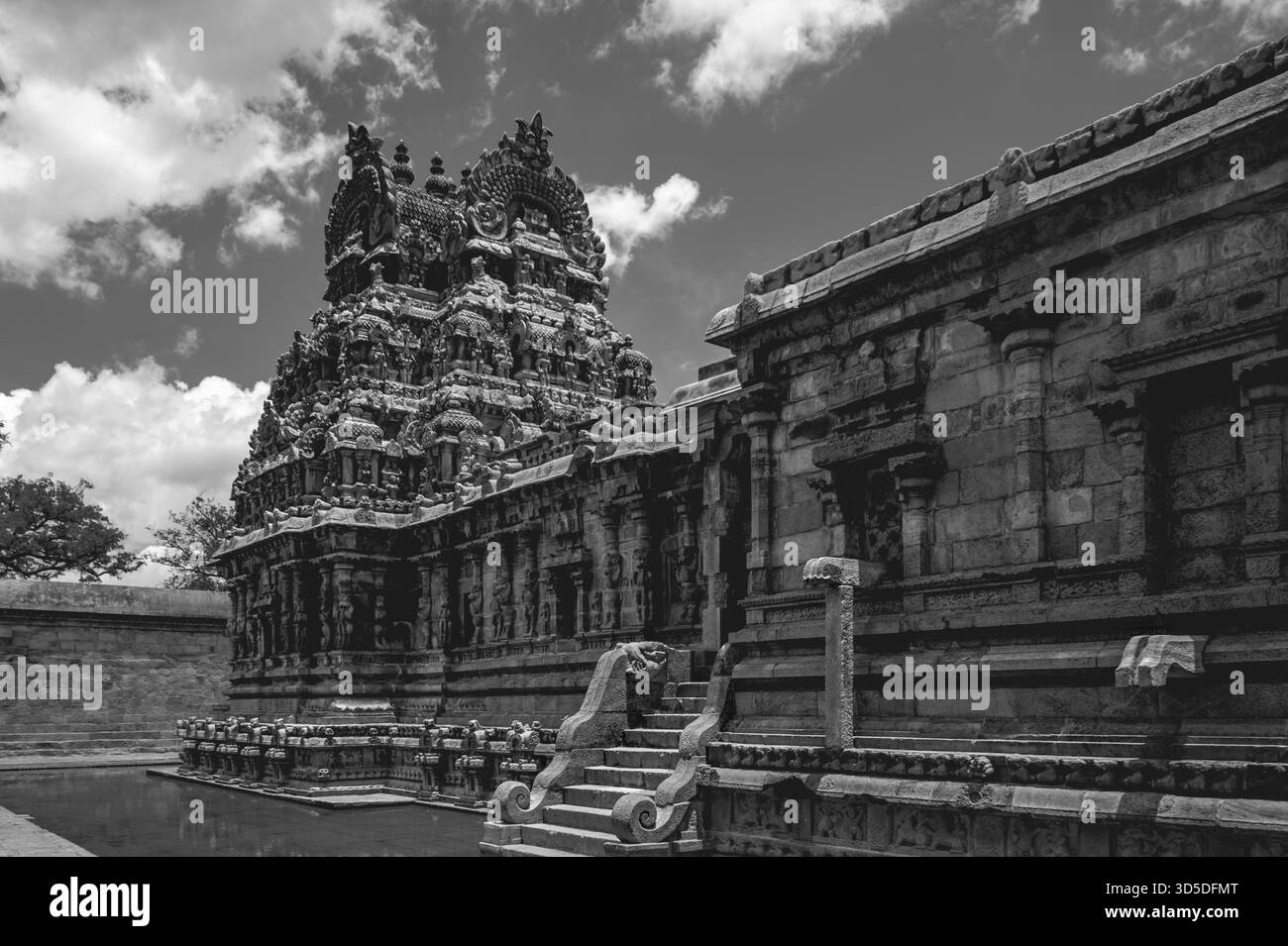 08 21 2009 der Airavatesvara-Tempel ist Teil der Great Living Chola-Tempel, die von der UNESCO, Darasuram, Kumbakonam Tamil Nadu, Indien, zum Weltkulturerbe erklärt wurden. Stockfoto