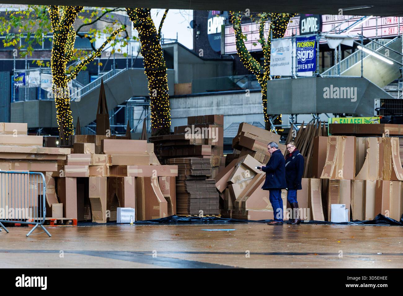 Coventry - der Coventry Blitz - 15. November 2025 von 1940 bis 1942 Nazi-Deutschland die Kartonkirche, die als Erinnerung an Blitz erbaut wurde Stockfoto
