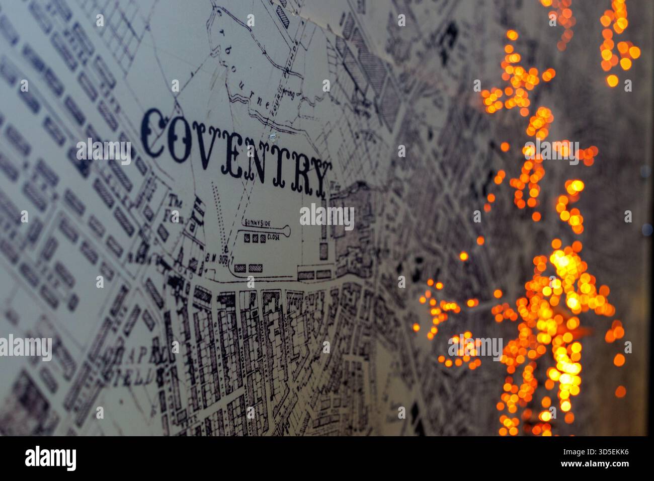 Coventry - der Coventry Blitz - 15. November 2025 von 1940 bis 1942 Nazi-Deutschland die Kartonkirche, die als Erinnerung an Blitz erbaut wurde Stockfoto