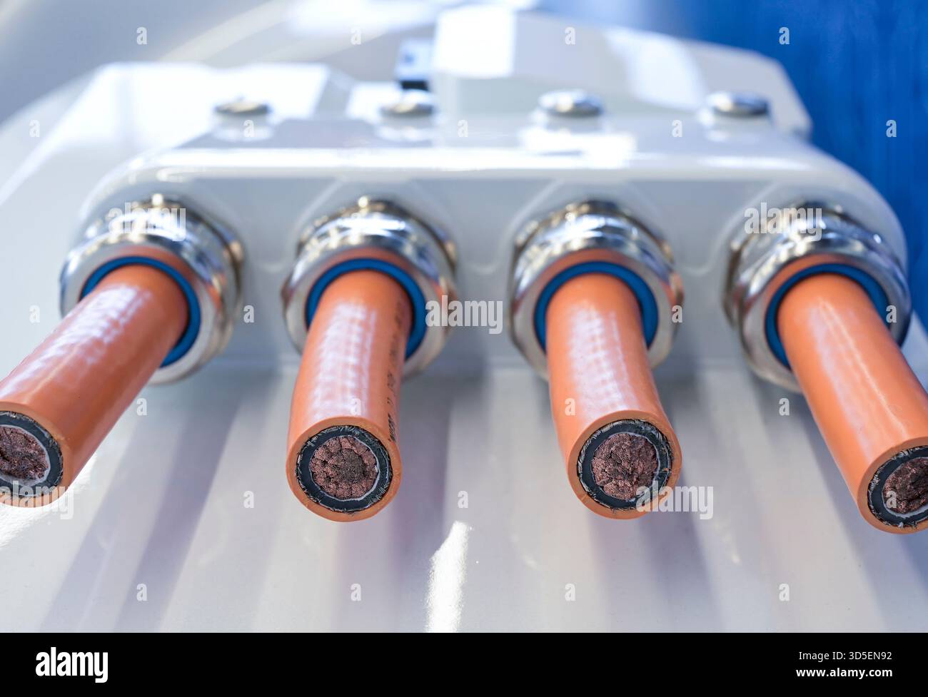 KROATIEN, Sveta Nedelja bei Zagreb, Rimac Automobili HQ, Elektromotor des E-Car Concept One P4, Elektrotechnik, Kupferkabel / KROATIEN, Sveta Nedelja bei Zagreb, Rimac Automobili HQ, Elektromotor des Concept One P4, Kupferkabel Stockfoto