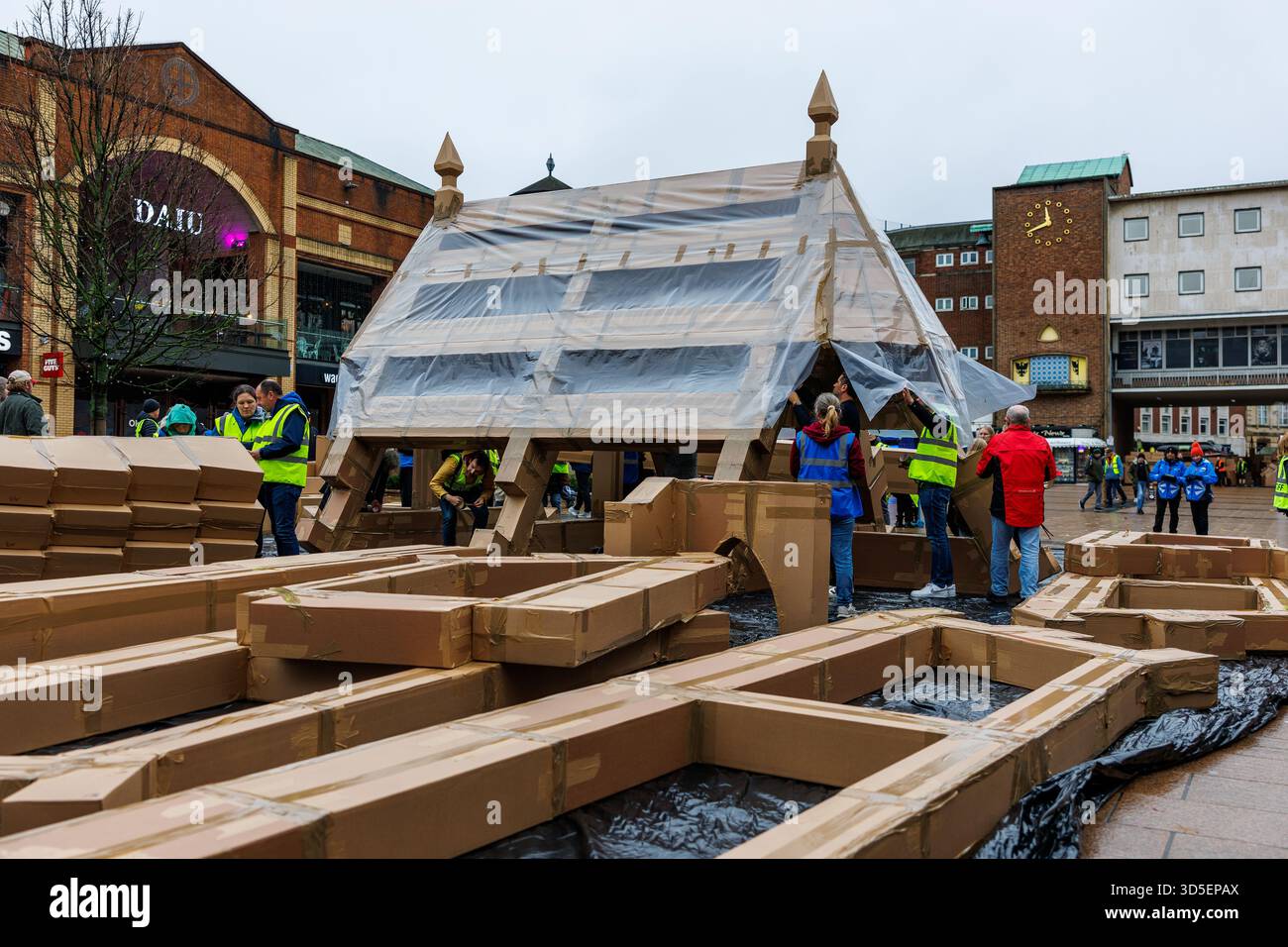 Coventry - der Coventry Blitz - 15. November 2025 von 1940 bis 1942 Nazi-Deutschland die Kartonkirche, die als Erinnerung an Blitz erbaut wurde Stockfoto