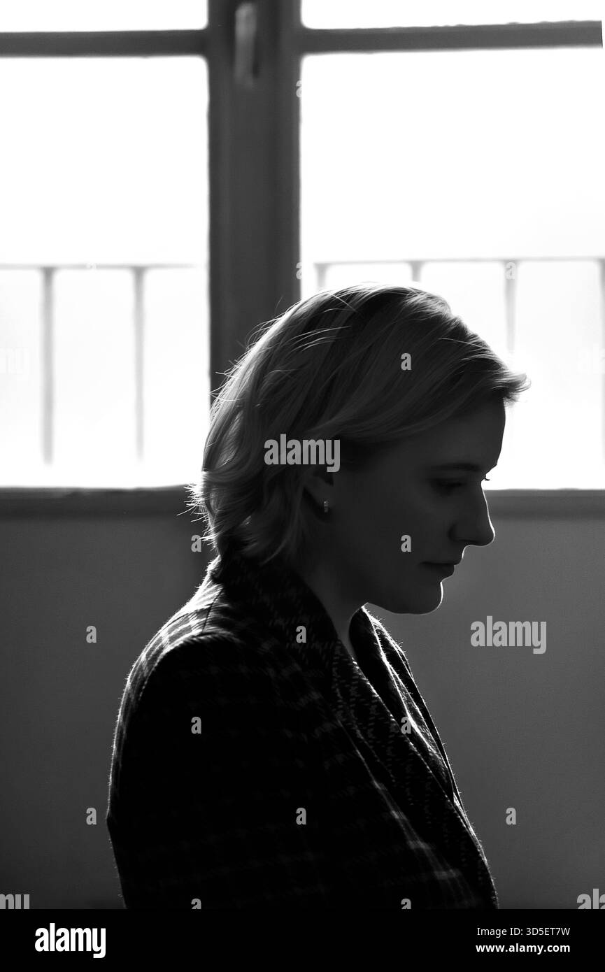 Vatikanstadt, Vatikan. November 2025. VATIKANSTADT, VATIKANSTADT – 15. NOVEMBER: Greta Gerwig verlässt am 15. November 2025 im Vatikanstadt den Clementinensaal am Ende einer päpstlichen Audienz von Papst Leo XIV. Mit der Filmindustrie im Apostolischen Palast. Quelle: dpa/Alamy Live News Stockfoto