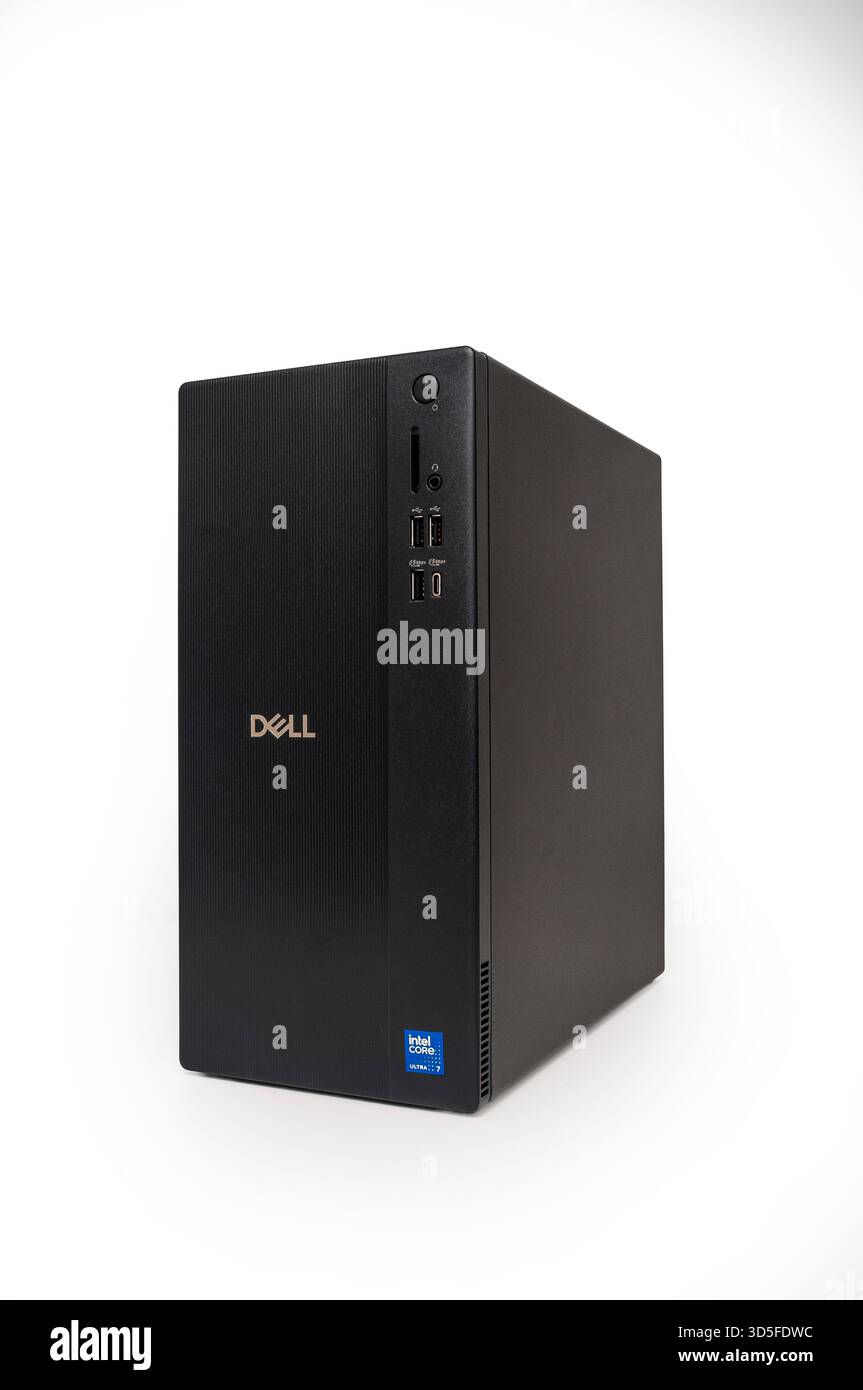Neuer Dell ECT1250 Desktop-PC-Tower mit Intel Ultra 7 Prozessor, auf weißem Hintergrund. Vorder- und Seitenansicht. Stockfoto