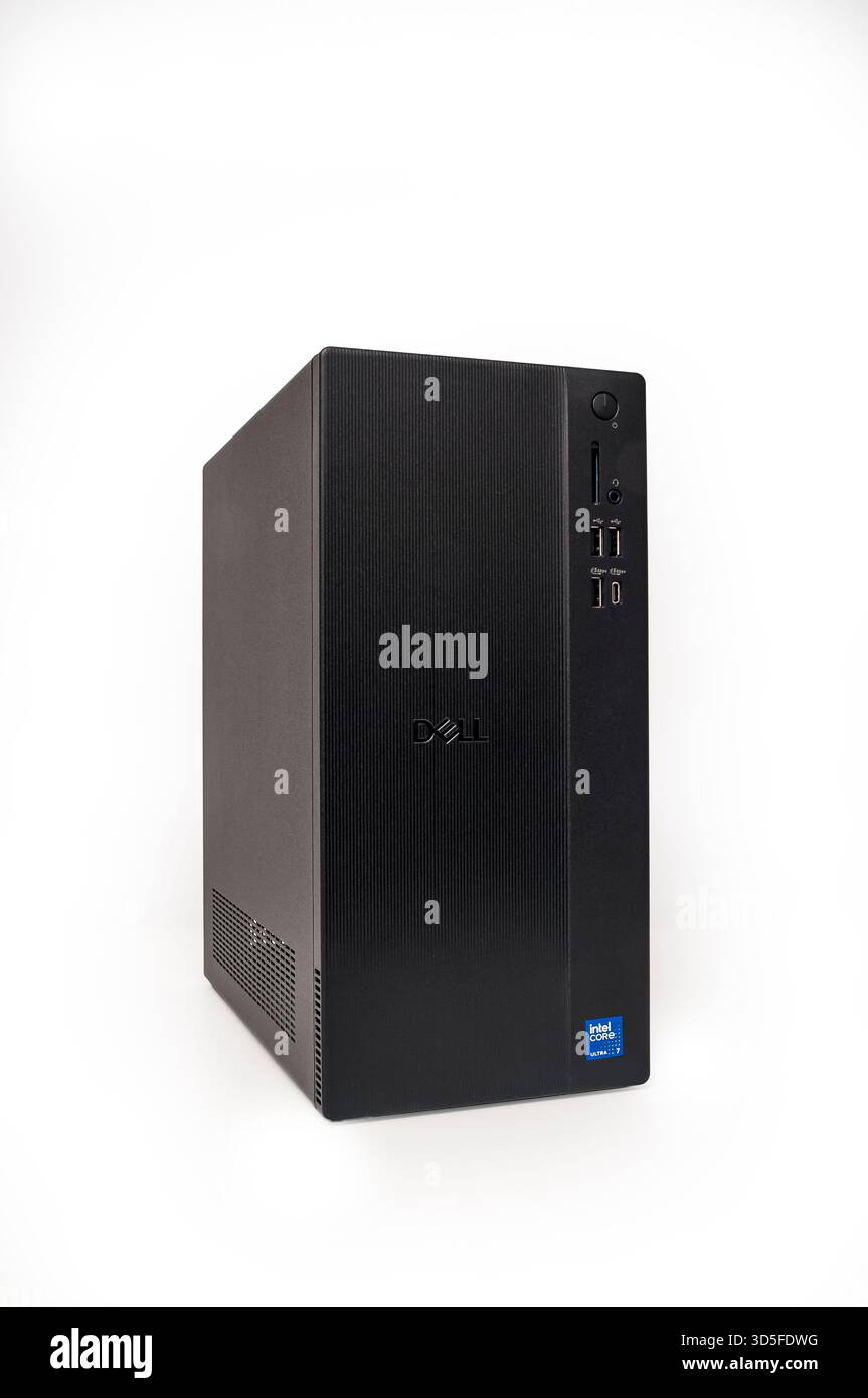 Neuer Dell ECT1250 Desktop-PC-Tower mit Intel Ultra 7 Prozessor, auf weißem Hintergrund. Vorder- und Seitenansicht. Stockfoto