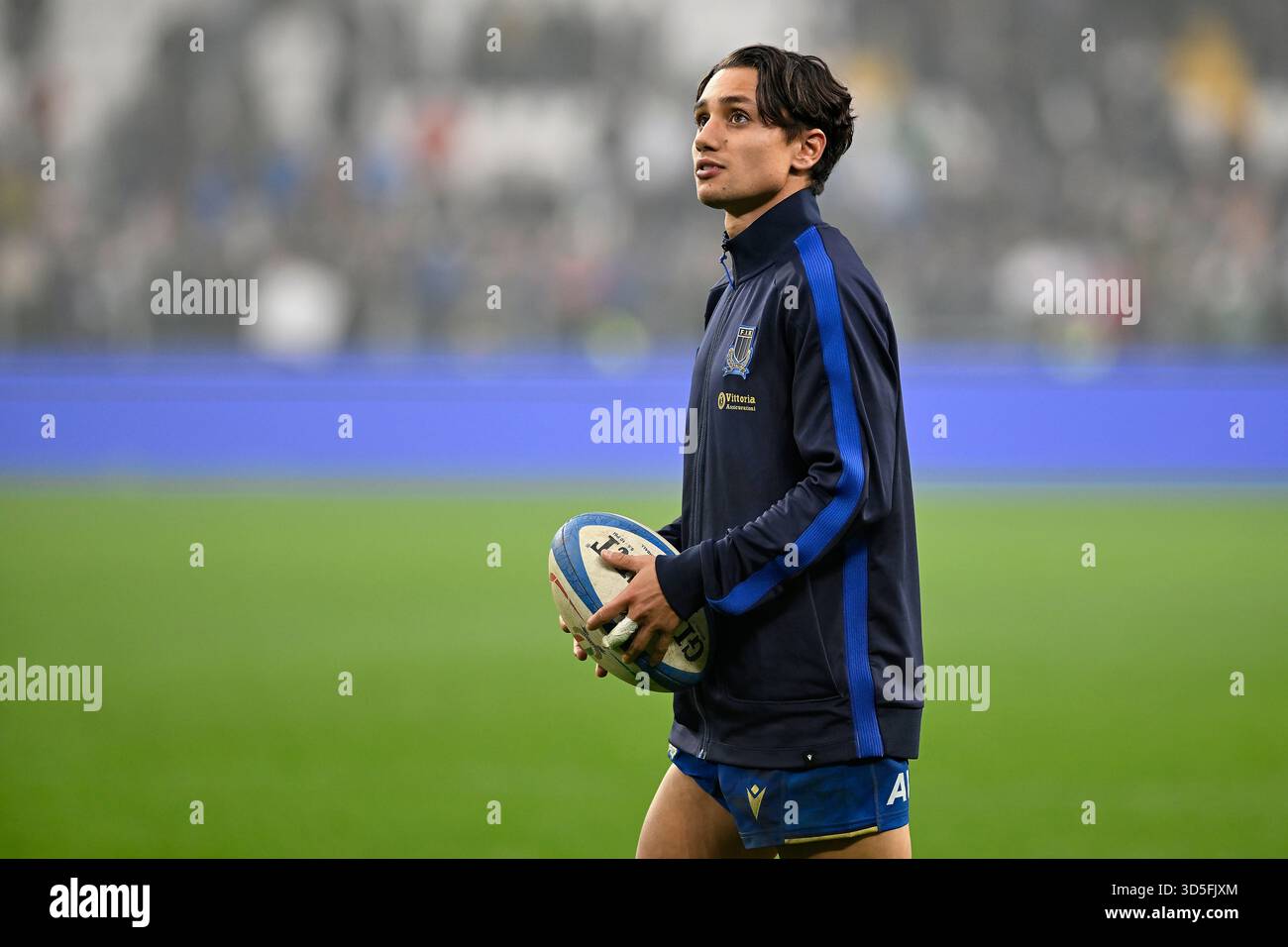 Turin, Italien, 15. November 2025 Quilter Nations Series 2025; Italien und Südafrika, Allianz Stadium Turin Ange Capuozzo (15)ITA von Italien in Aktion während des Spiels der Quilter Nations Series 2025 zwischen Italien und Südafrika im Allianz Stadium Turin am 15. November 2025 in Turin, Italien Stockfoto