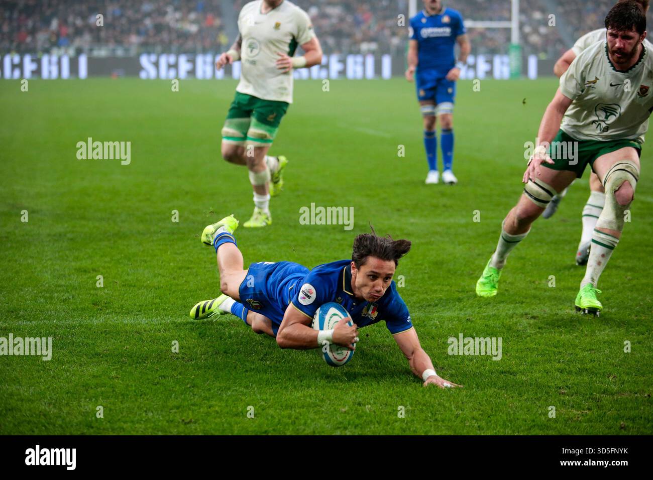 Turin, Italien. November 2025. Ange CAPUOZZO von Italien während des Rugbyspiels der Herbstnationen 2025 zwischen Italien und Südafrika am 15. November 2025 im Allianz Stadium in Turin, Italien. Quelle: Nderim Kaceli/Alamy Live News Stockfoto