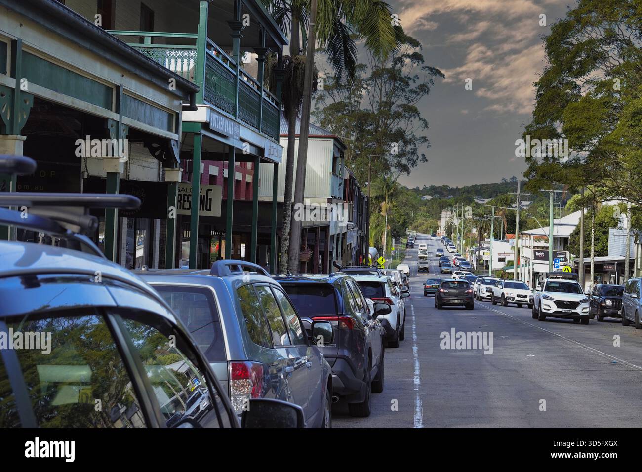 Bangalow, New South Wales, Australien -19. September, 2025 Main Street of Bangalow, eine kleine Stadt in der Northern Rivers Region von New South Wales, Au Stockfoto