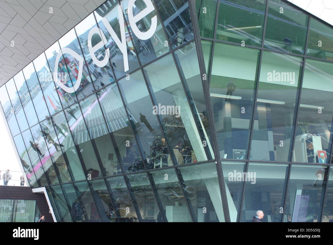 Das Eyefilm Museum am Ufer der Amstel in Amsterdam, Niederlande Stockfoto