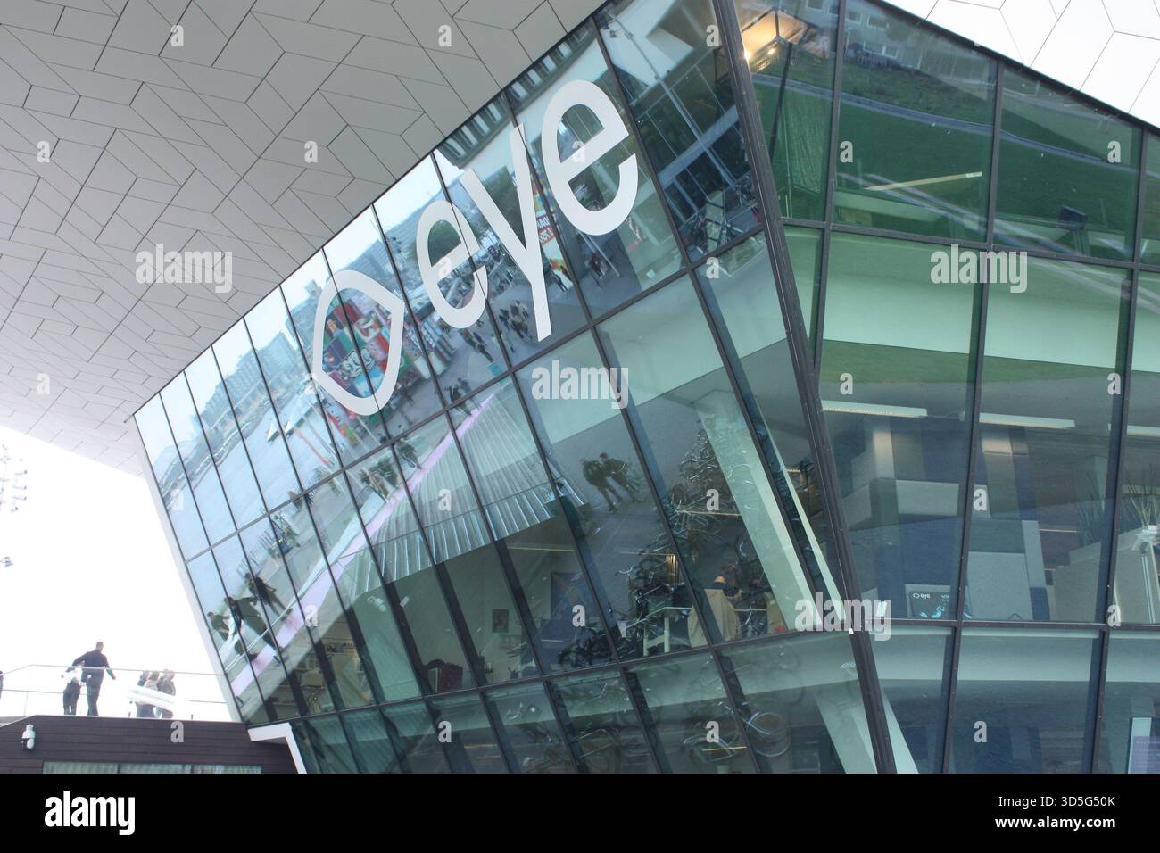 Das Eyefilm Museum am Ufer der Amstel in Amsterdam, Niederlande Stockfoto