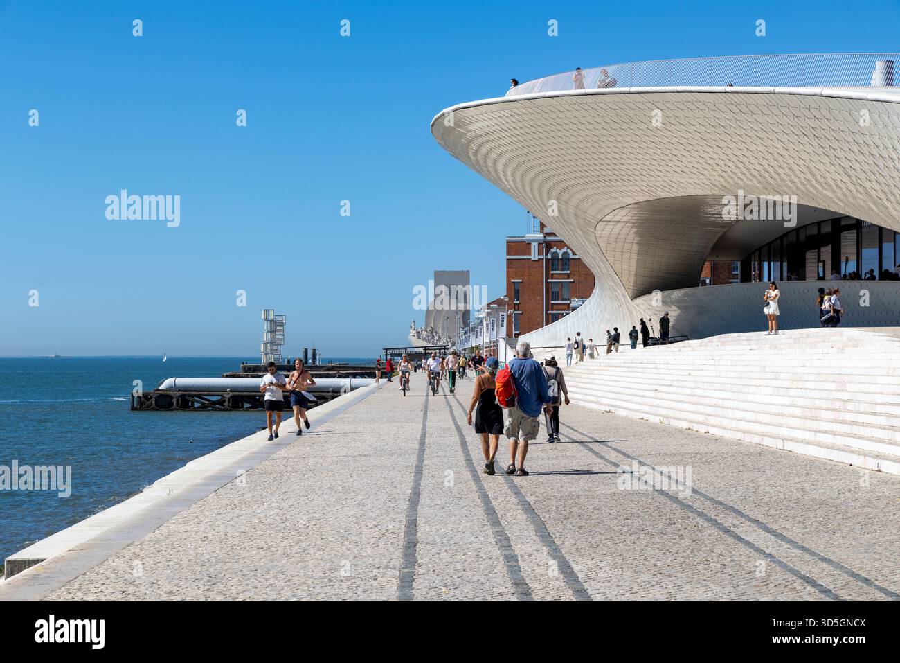 Lissabon, Belem Viertel, Portugal, MAAT das Museum für Kunst, Architektur und Technologie am Fluss Tejo Stockfoto