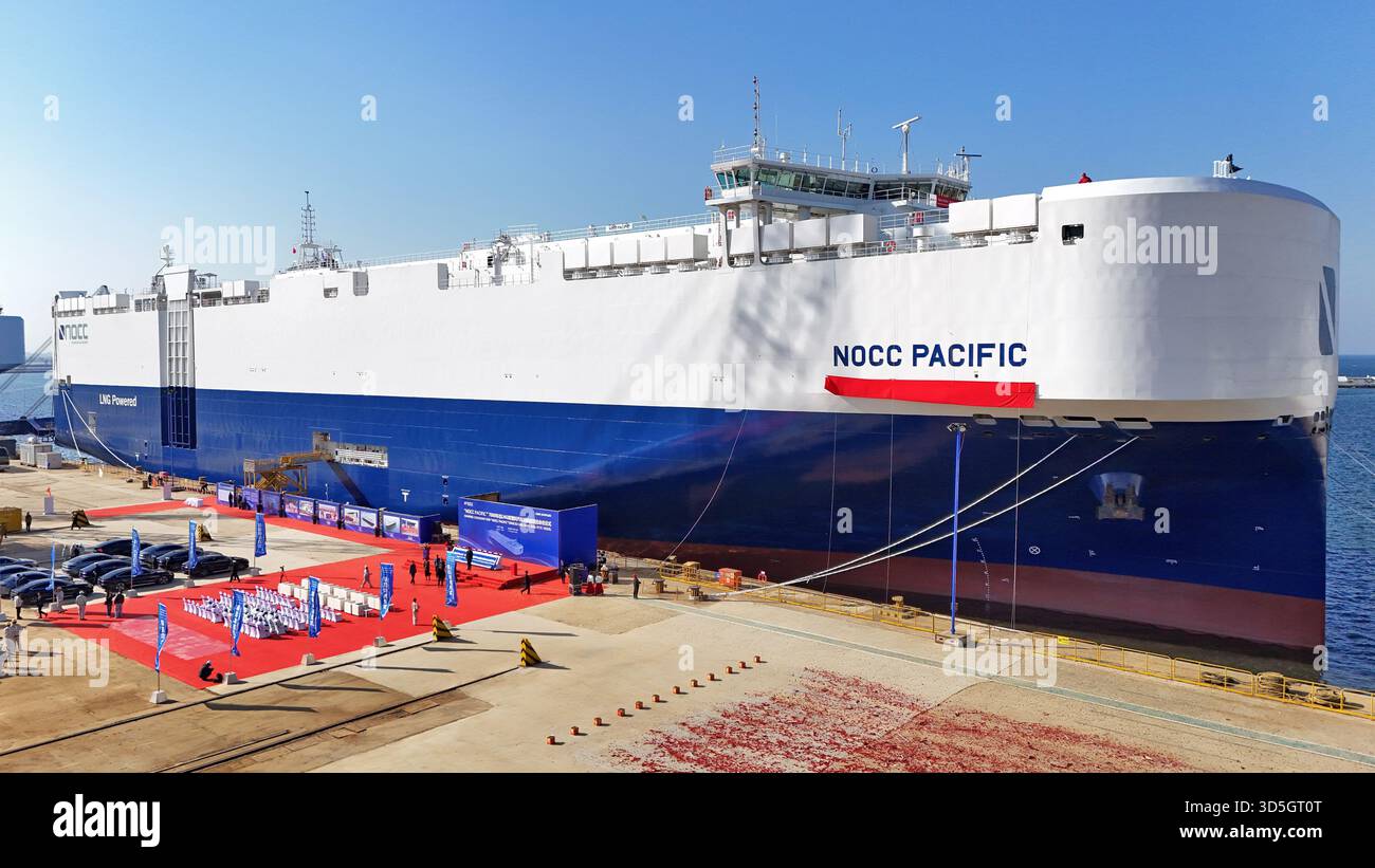 Das LNG-Transportschiff NOCC PACIFIC wurde am 14. November 2025 auf der CIMC Raffles Shandong Longkou Construction Base in Yantai, Provinz Shandong, China, fertiggestellt. Stockfoto