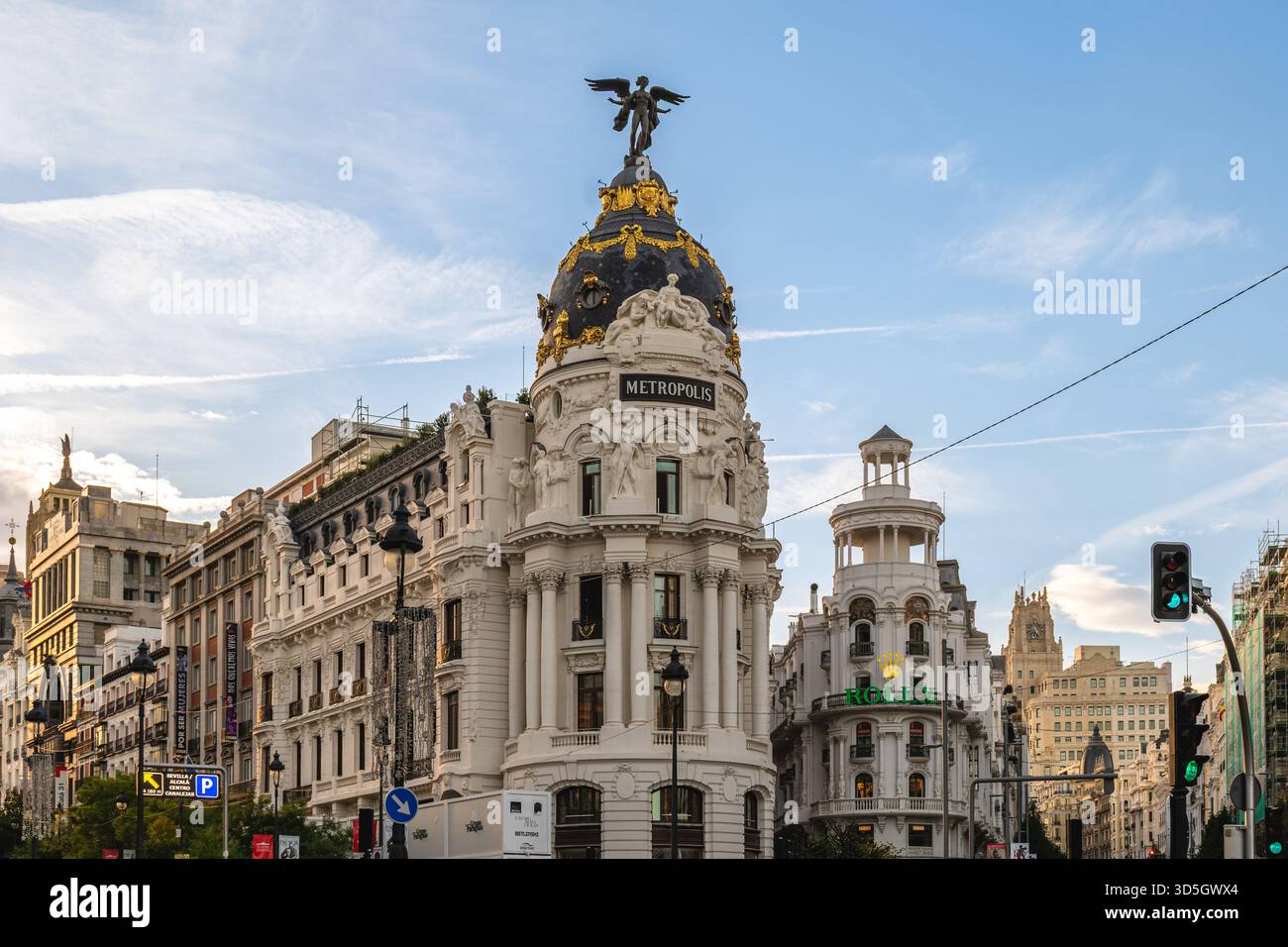 4. November 2025: Das Metropolis Building oder Edificio Metropolis, ein Bürogebäude in Madrid, wurde von einem französischen Architekten namens Jules entworfen Stockfoto