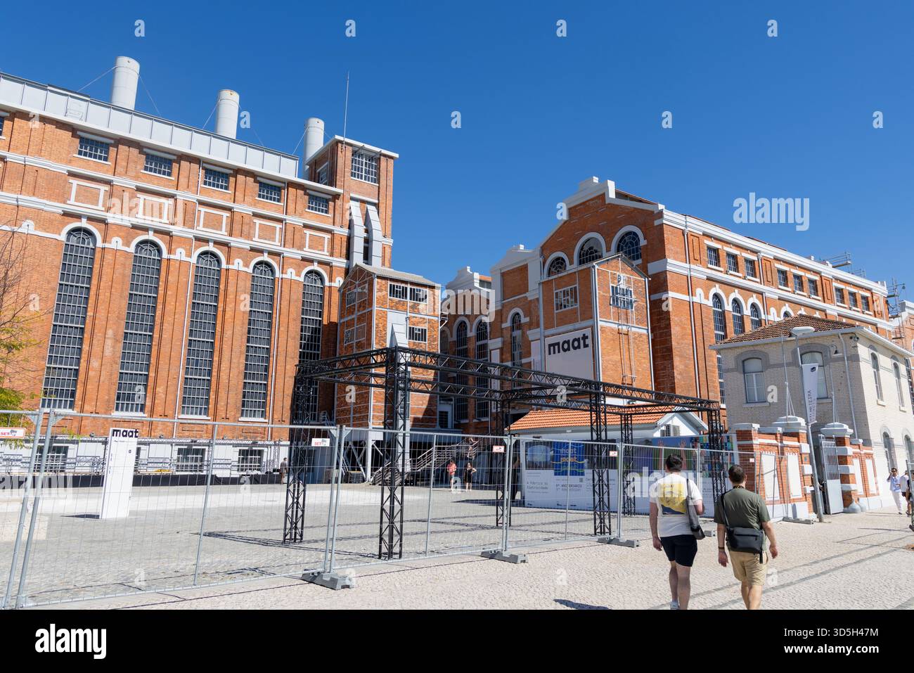 Lissabon, ehemaliges Kraftwerk Tejo, dann das Elektrizitätsmuseum ist Teil des Museum of Art Architecture and Technology MAAT und beherbergt Elektrizitätsfaktor Stockfoto