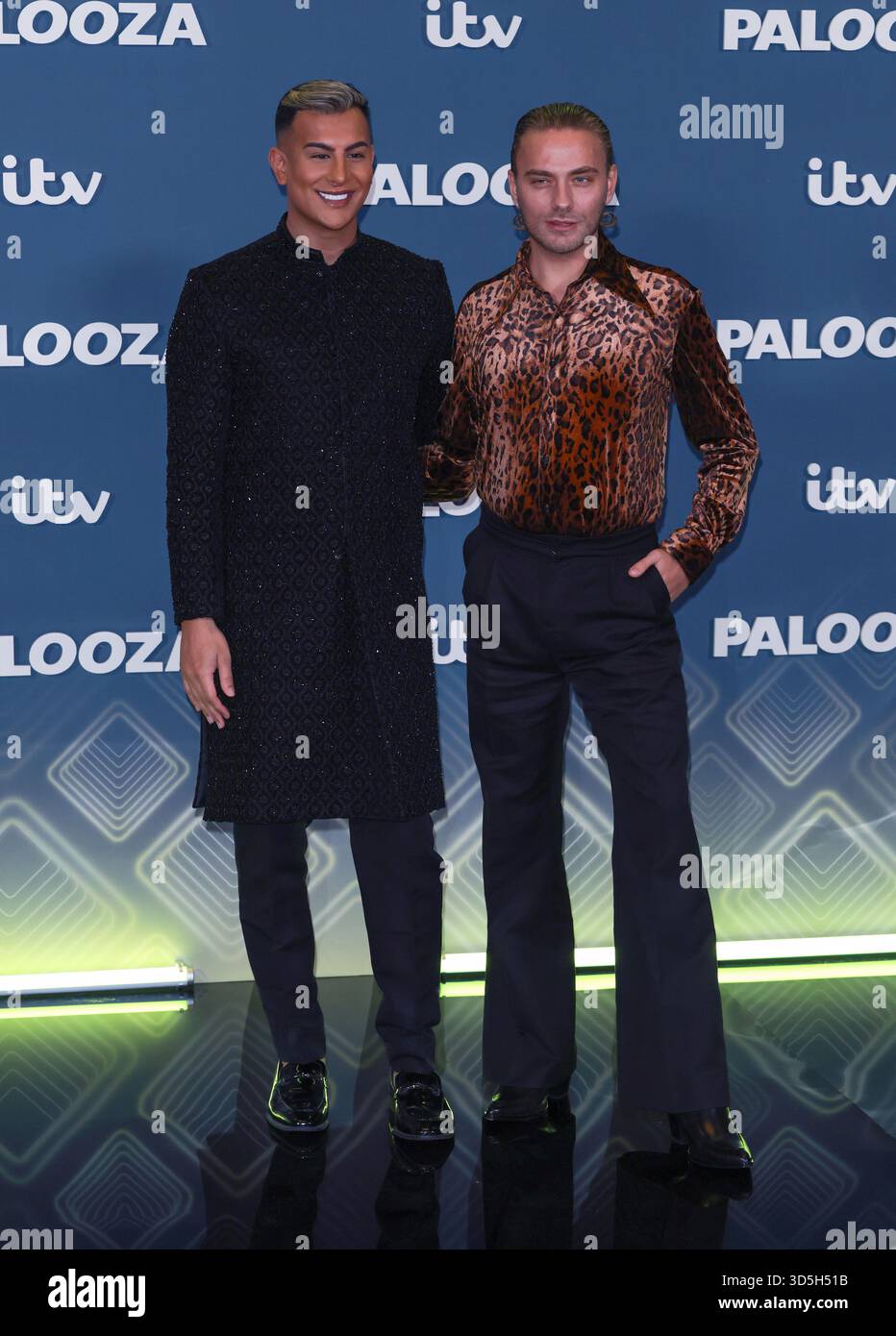 Junaid Ahmed und Freddie Bentley sahen beim ITV Palooza 2025 im Barbican Centre in London. Stockfoto