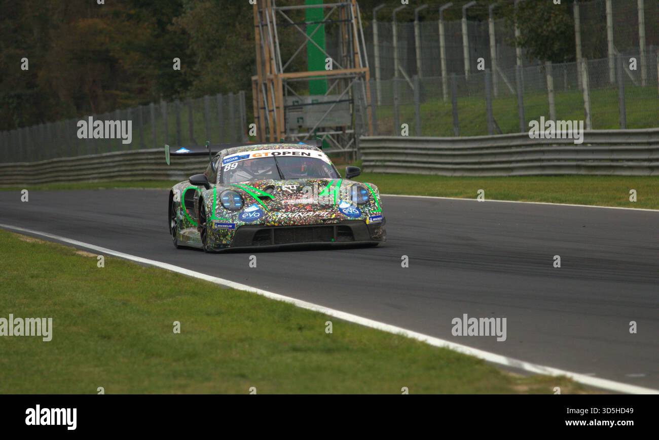 International GT Open Monza 2025. Tsunami RT Nr. 79 und Nr. 89 Porsche 992 GT3 R Stockfoto