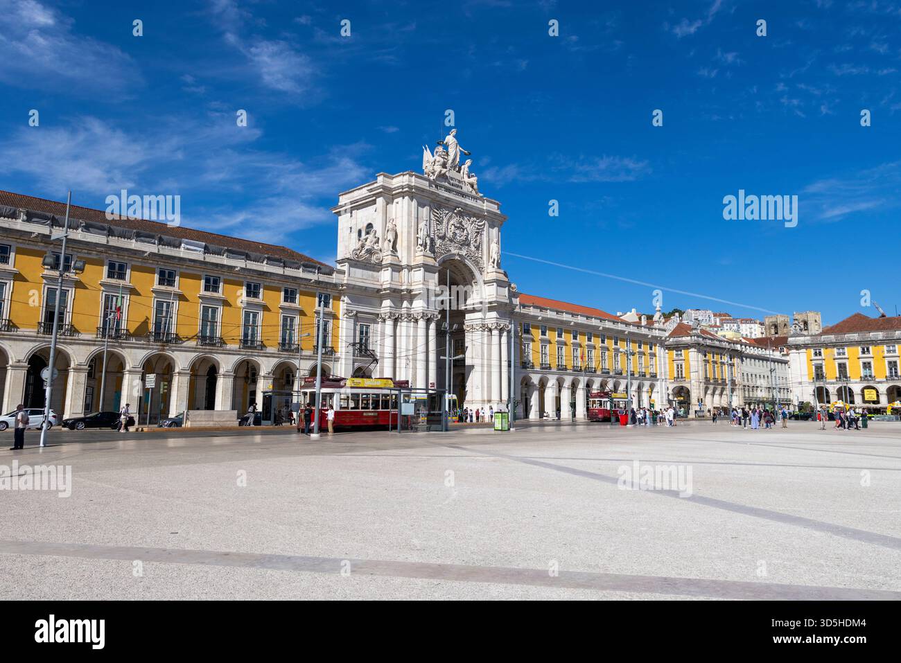 Lissabon, Portugal, Rua Augusta Arch in PRACE do Comercio oder Commerce plaza, klassische Architektur rund um den öffentlichen platz, Europa Stockfoto