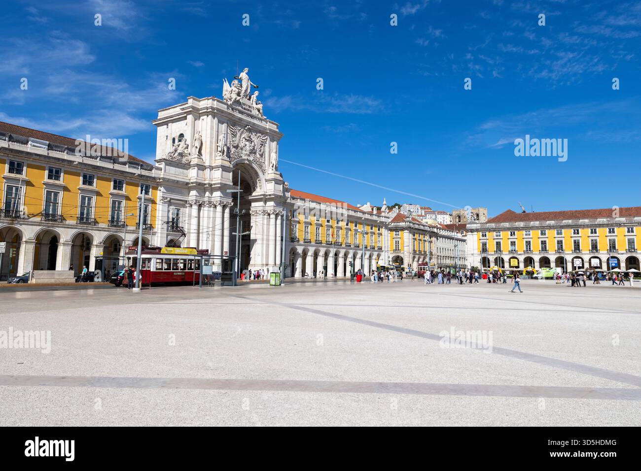 Lissabon, Portugal, Rua Augusta Arch in PRACE do Comercio oder Commerce plaza, klassische Architektur rund um den öffentlichen platz, Europa Stockfoto