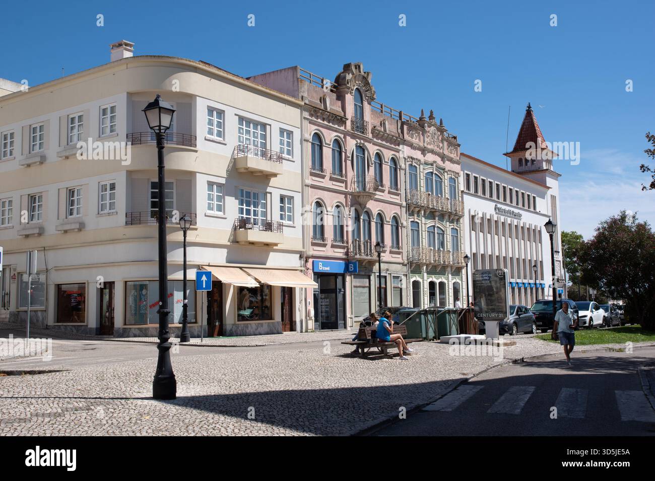 Gemischte Architekturstile auf Largo Luís de Camões, Figueria da Foz Stockfoto