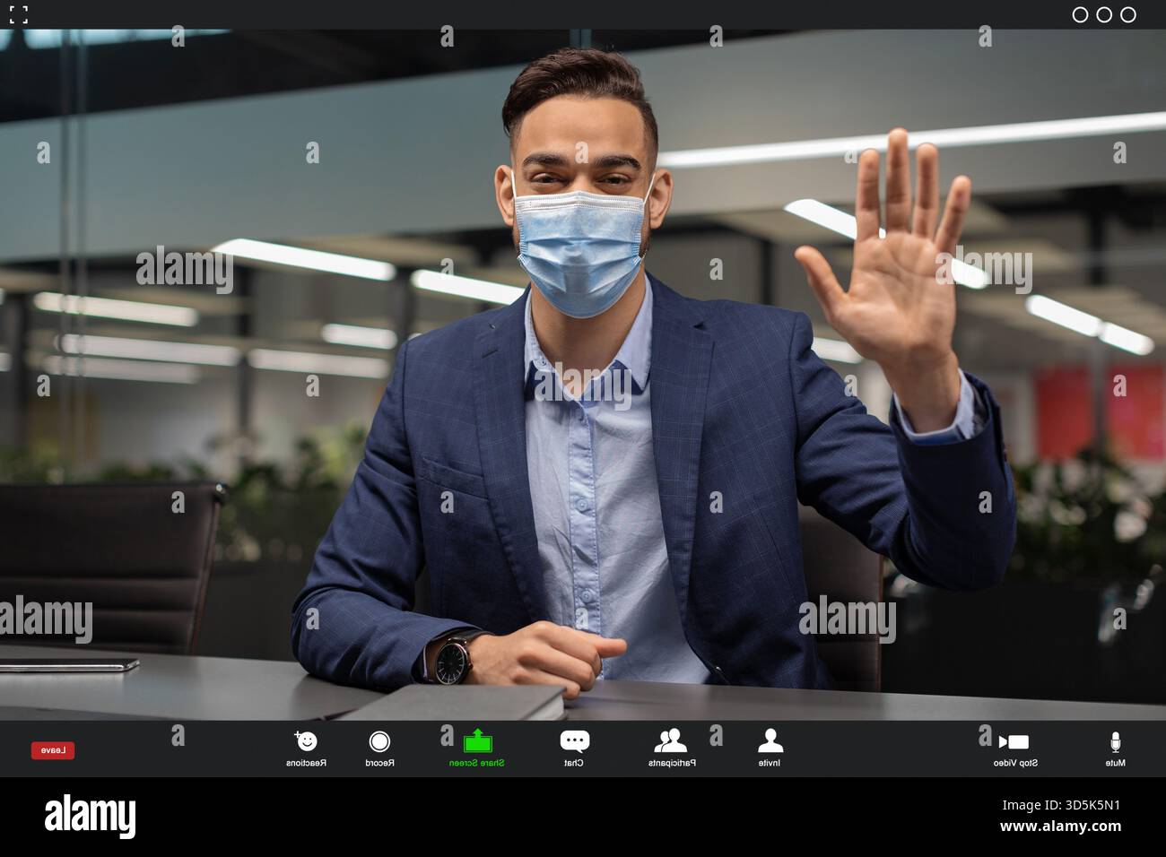 Geschäftsmann aus dem Nahen Osten im Videogespräch mit Kunden während der Pandemie Stockfoto