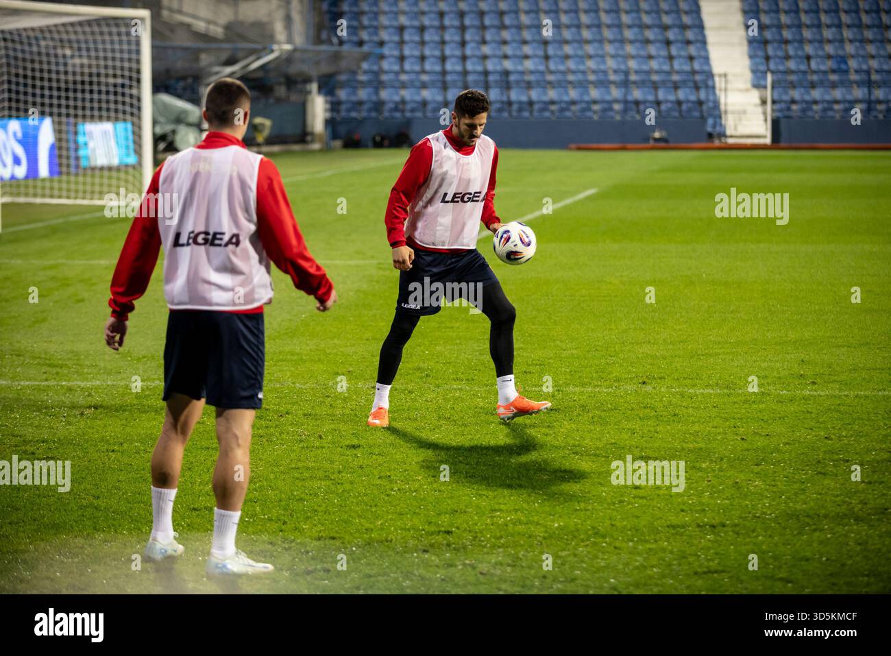 Kroatien. November 2025. Spieler Stevan Jovetic während des Trainings der Nationalmannschaft Montenegro am 16. November 2025 in Podgorica, Montenegro vor dem Qualifikationsspiel zur FIFA-Weltmeisterschaft zwischen Montenegro und Kroatien. Das Fußballspiel zwischen Montenegro und Kroatien findet am 17. November statt. Foto: Stefan Ivanovic/PIXSELL Credit: Pixsell/Alamy Live News Stockfoto