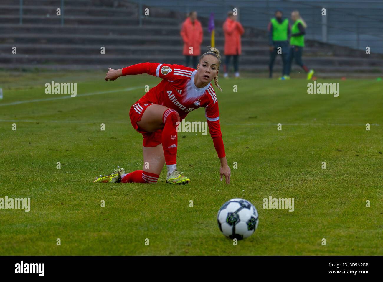 Ingolstadt, Deutschland 16. November 2025: DFB Cup Frauen - Achtelfinale - 2025/2026 - FC Ingolstadt 04 gegen FC Bayern München im Bild: Giulia Gwinn (FCB) Stockfoto