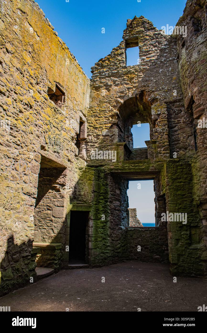 Schottland, Großbritannien: Details zum Tower House im Komplex von Dunnottar Castle, einer mittelalterlichen Ruine auf einer felsigen Landzunge an der Nordostküste Stockfoto