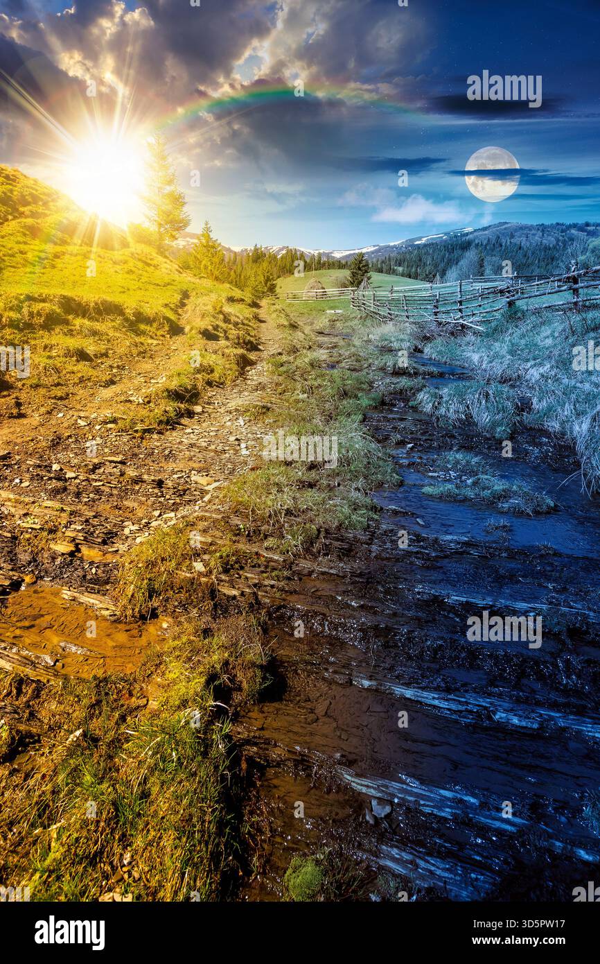 Ländliche Szene der Berglandschaft am Frühlingsnachtgleiche. Tag- und Nachtzeitwechsel. Grüne Landschaft mit bewaldeten Hügeln mit Sonne und Mond bei twi Stockfoto