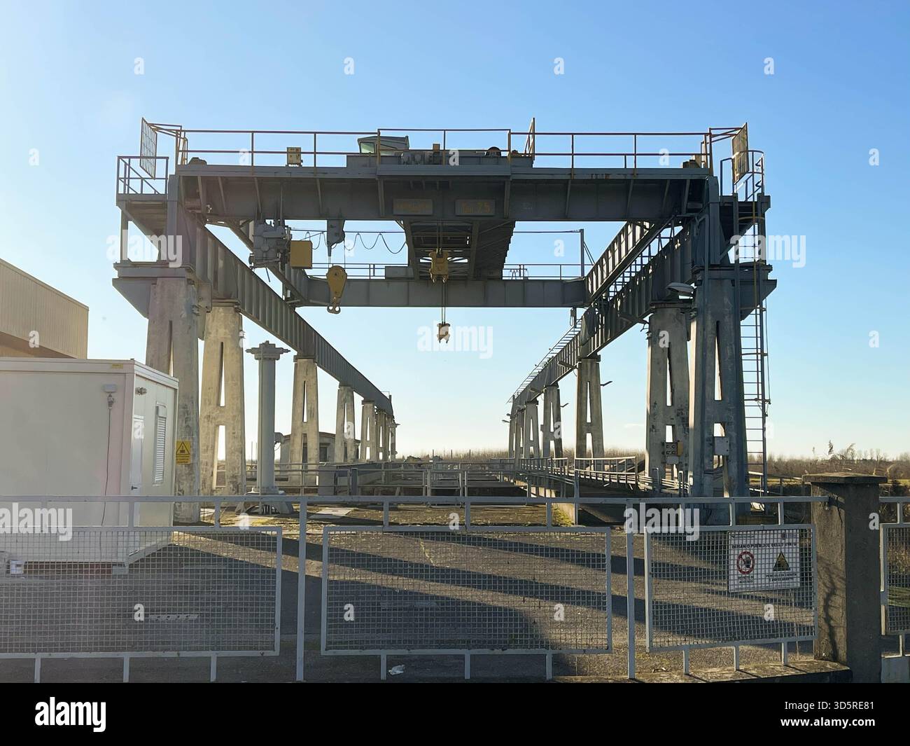 Reno River Hochwasserkontrollsystem, San Agostino, Ferrara. Hochwertige Fotos Stockfoto