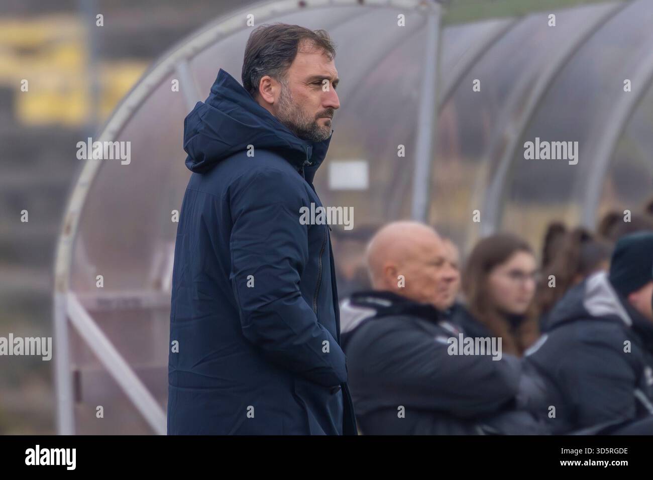 Ingolstadt, Deutschland 16. November 2025: DFB Cup Frauen - Achtelfinale - 2025/2026 - FC Ingolstadt 04 gegen FC Bayern München im Bild: Trainer Jose Barcala (FCB) Stockfoto