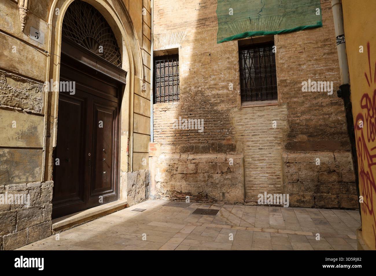 Valencia, Spanien - 23. Oktober 2025: Die letzte Henkerhausfassade in Valencia Stockfoto