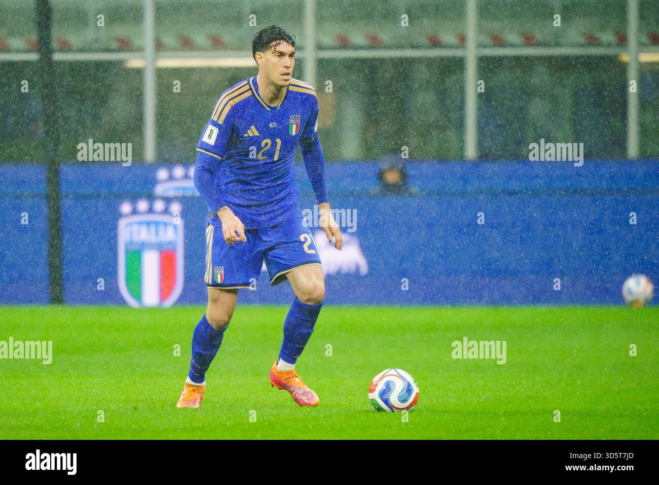 Mailand, Italien. November 2025. Alessandro Bastoni (Italien) während der Qualifikation - Italien gegen Norwegen, Spiel der FIFA-Weltmeisterschaft in Mailand, Italien, 16. November 2025 Credit: Unabhängige Fotoagentur/Alamy Live News Stockfoto