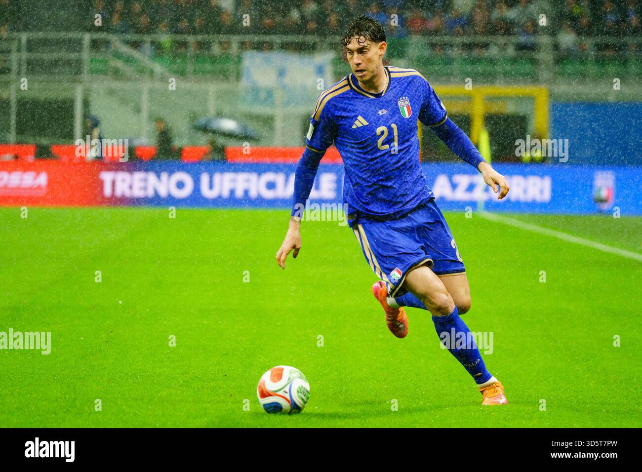 Mailand, Italien. November 2025. Alessandro Bastoni (Italien) während der Qualifikation - Italien gegen Norwegen, Spiel der FIFA-Weltmeisterschaft in Mailand, Italien, 16. November 2025 Credit: Unabhängige Fotoagentur/Alamy Live News Stockfoto