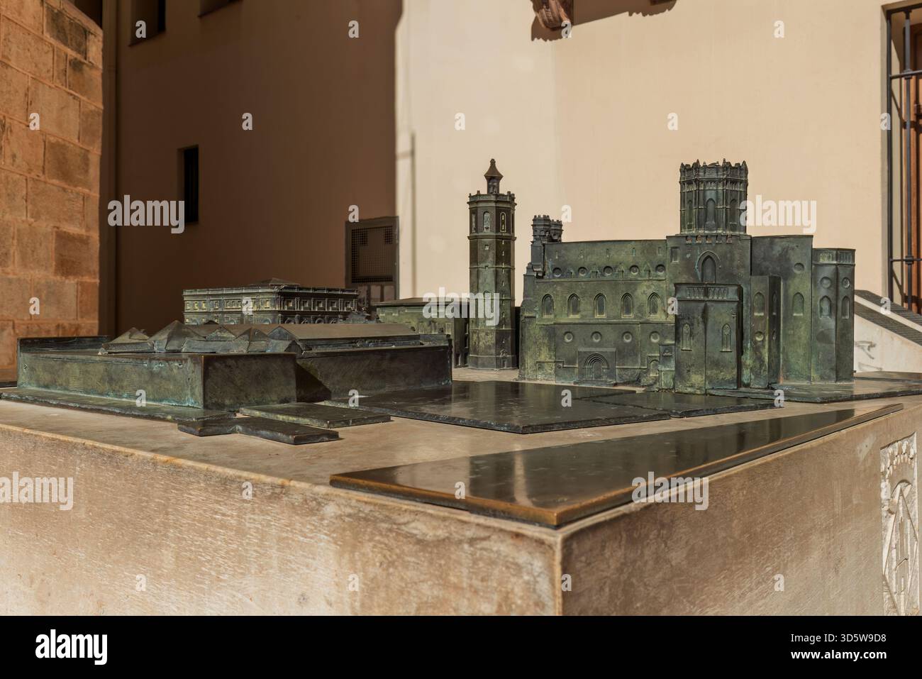 Bronzemodell der Ko-Kathedrale von Castellón (Castello) auf der Plaza Mayor der Stadt, Valencianische Gemeinde, Spanien, Europa. Stockfoto