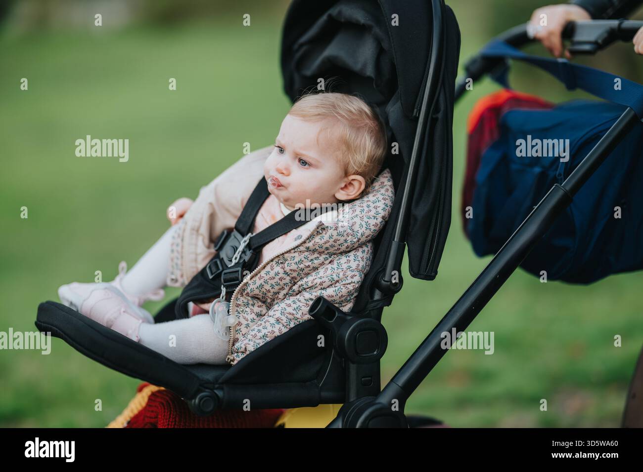 Fahrradanhnger fr kinder oder kleinkinder -Fotos und -Bildmaterial in  hoher Auflsung  Alamy