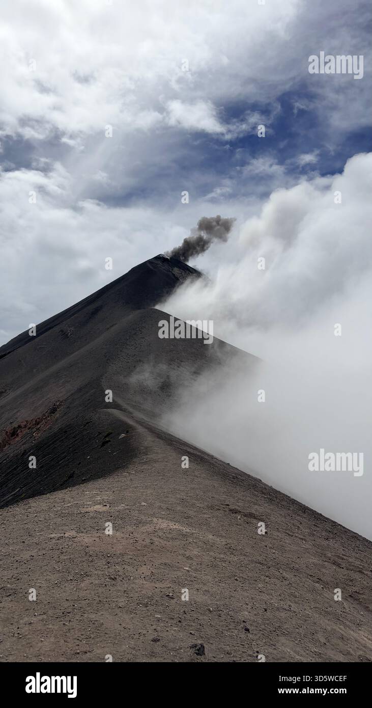 Vulkan Fuego Gipfel - Smartphone-aufgenommenes Stockfoto