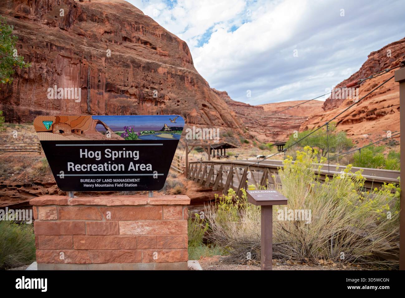 Hite, Utah - Hog Spring Recreation Area. Das Are hat Picknickbereiche und einen Wanderweg im Red Rock Canyon. Stockfoto