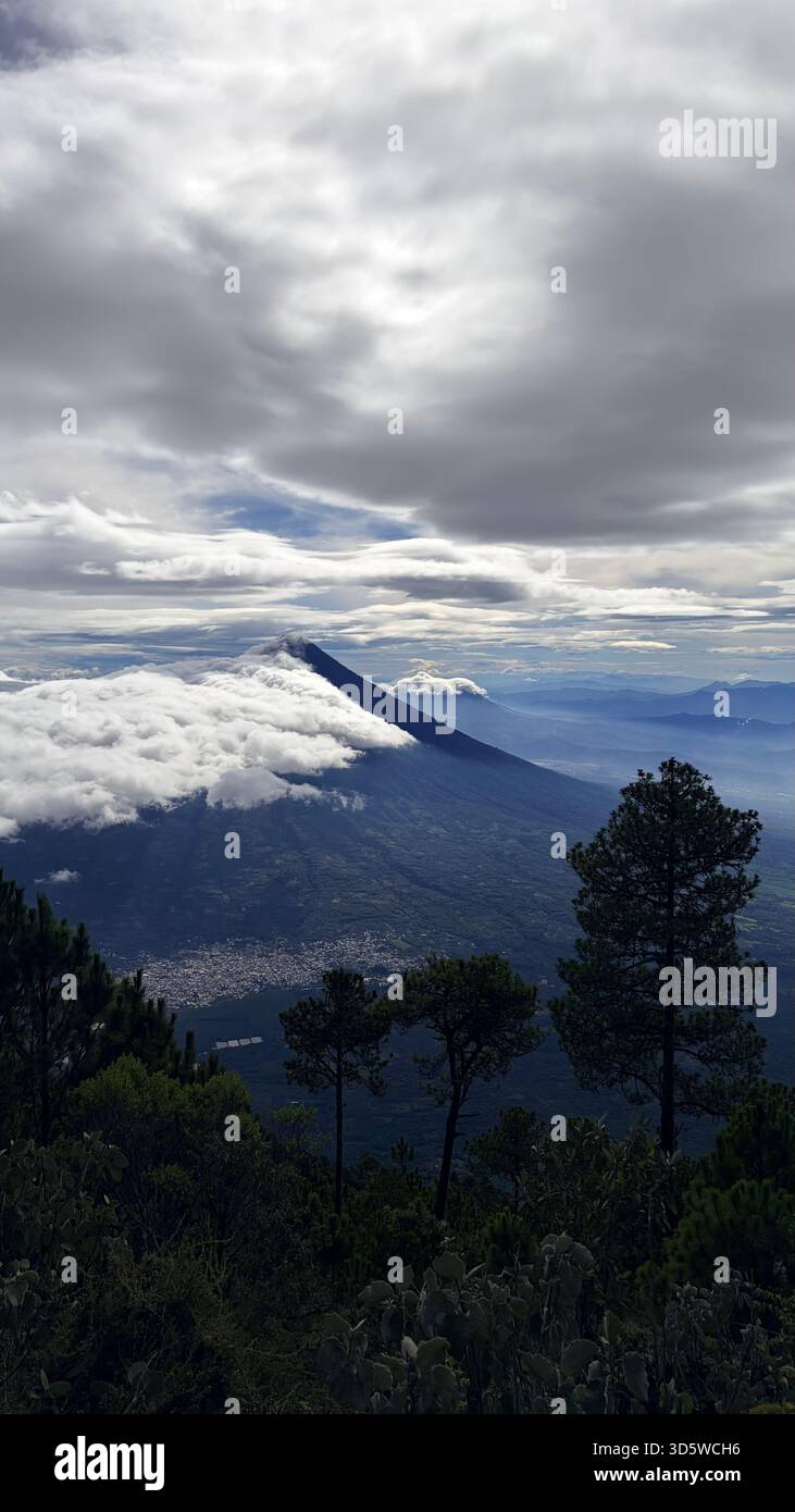 Vulkan Fuego Eruption - Smartphone-aufgenommenes Stockfoto
