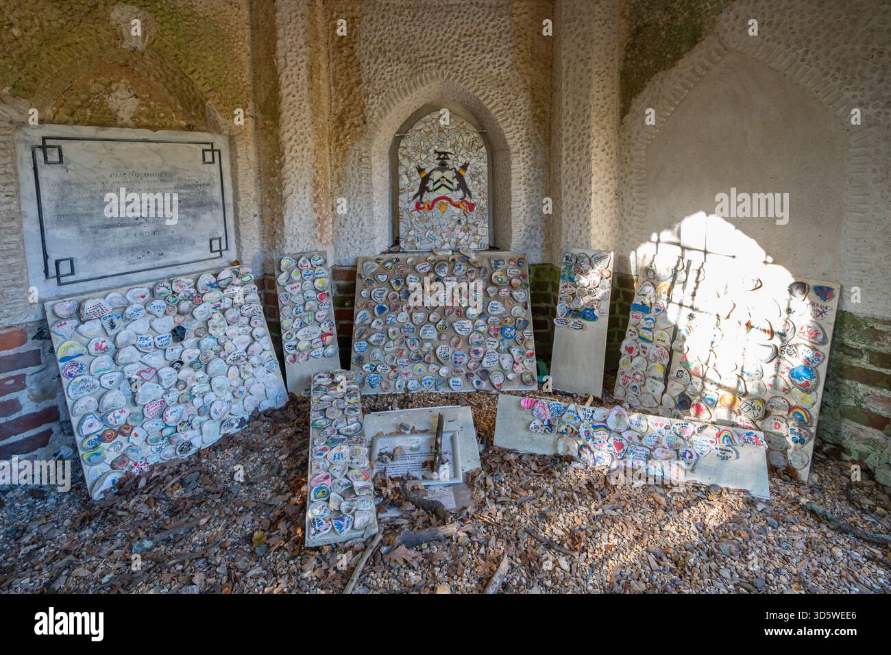 Das Shell House, ein Folly im Staunton Country Park, Hampshire, England, Großbritannien, ein denkmalgeschütztes Gebäude Stockfoto