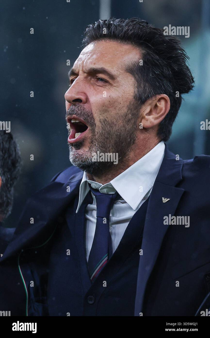Gianluigi Buffon Leiter der italienischen Delegation während des Qualifikationsspiels zur FIFA-Weltmeisterschaft 2026 zwischen Italien und Norwegen im San Siro Stadion in Mailand Stockfoto
