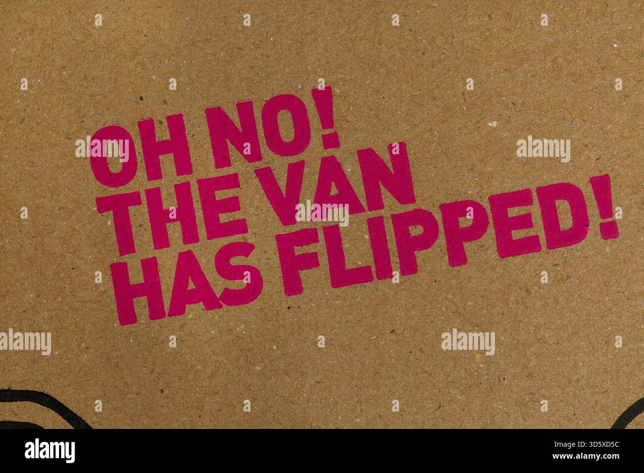 Oh nein, der Lieferwagen hat Details auf den Karton gekippt, um das Haus zu bewegen Stockfoto